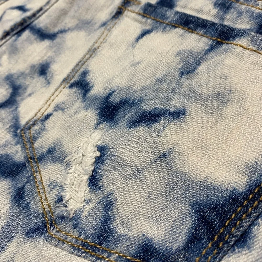 Altar’d State High Rise Jean Shorts Women’s 26 Bleached Raw Hem Casual Denim New